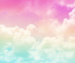 Carta da parati di tendenza con nuvole rosa e blu
