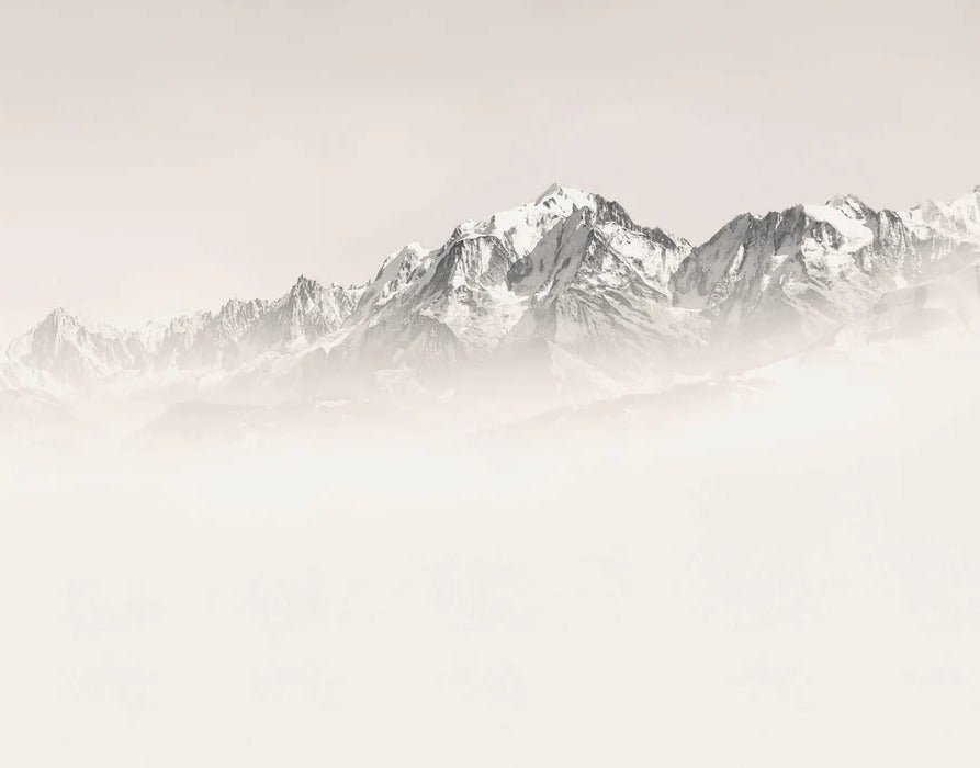 Il Monte Bianco nella nebbia seppia
