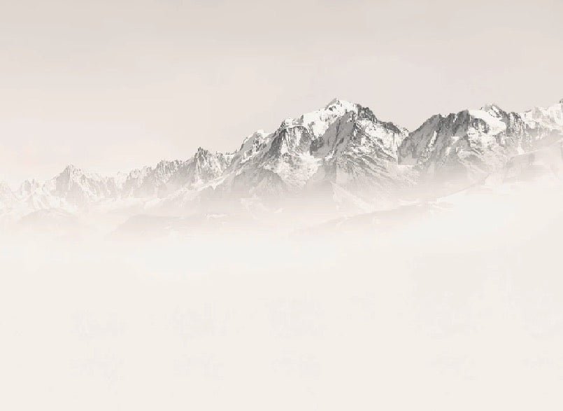 Il Monte Bianco nella nebbia seppia