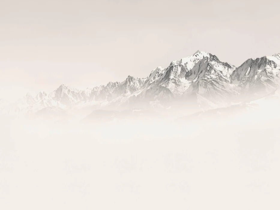 Il Monte Bianco nella nebbia seppia