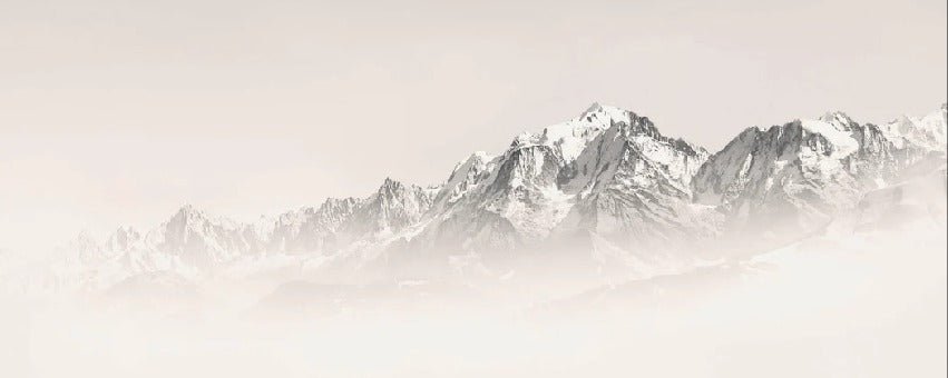 Il Monte Bianco nella nebbia seppia