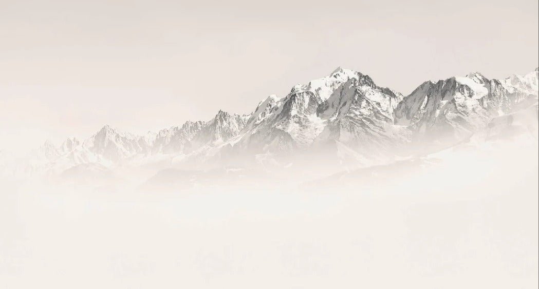 Il Monte Bianco nella nebbia seppia