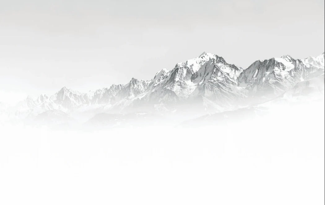 Il Monte Bianco nella nebbia carta da parati in bianco e nero