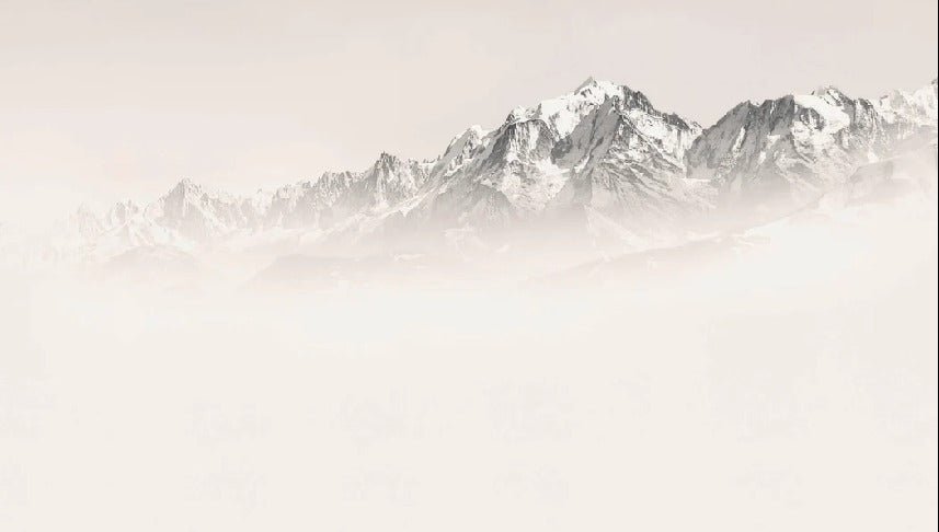Il Monte Bianco nella nebbia seppia