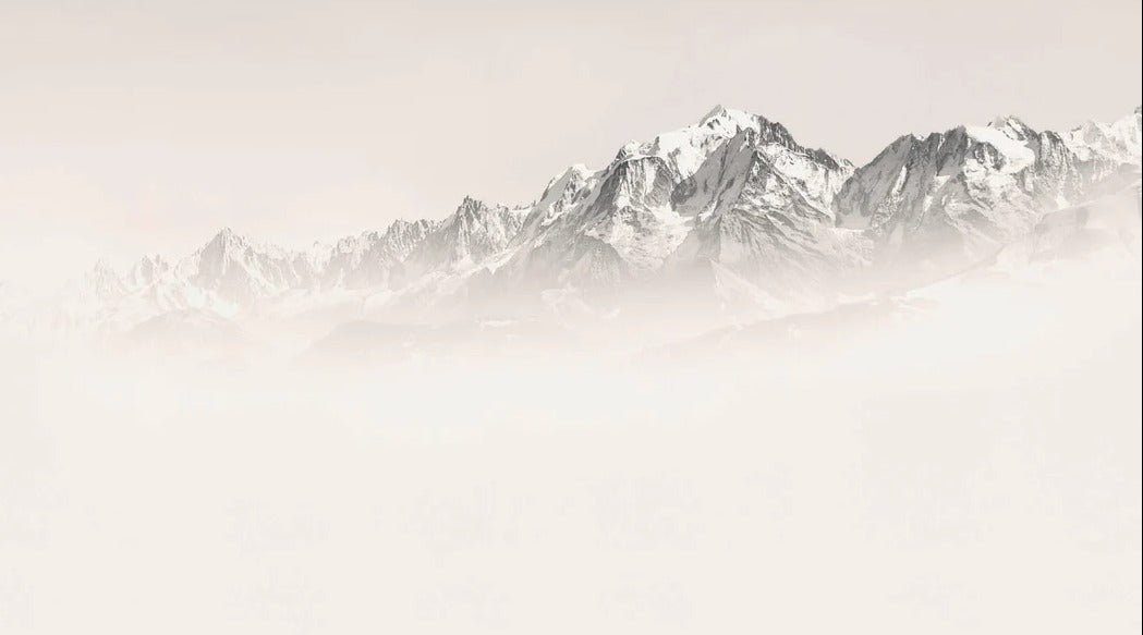 Il Monte Bianco nella nebbia seppia
