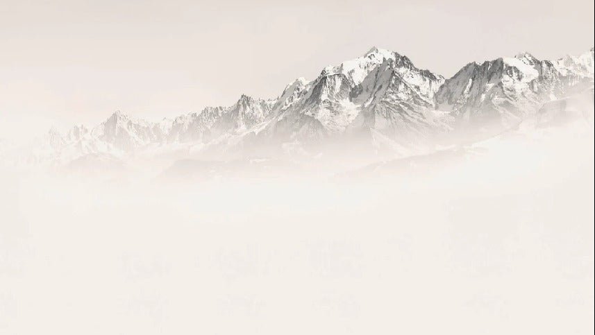 Il Monte Bianco nella nebbia seppia