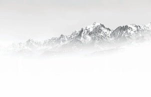 Il Monte Bianco nella nebbia carta da parati in bianco e nero