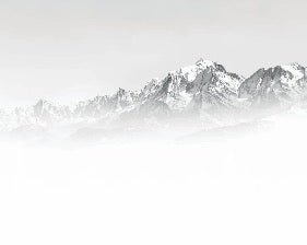 Il Monte Bianco nella nebbia carta da parati in bianco e nero