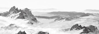 Carta da parati panoramica in bianco e nero sulle montagne