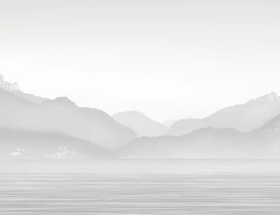 Annecy e il suo tranquillo lago carta da parati in bianco e nero