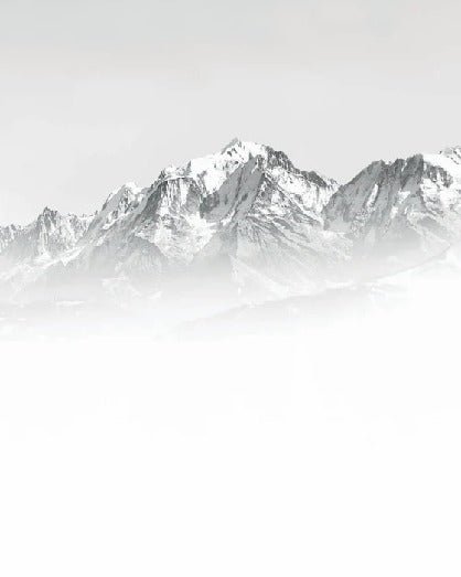Papel pintado blanco y negro Mont Blanc en la niebla