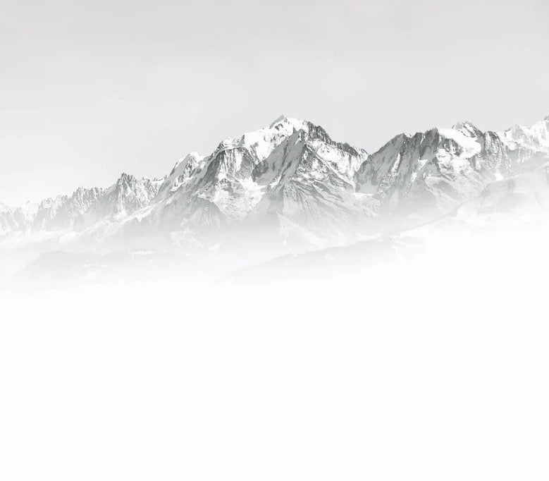 Il Monte Bianco nella nebbia carta da parati in bianco e nero