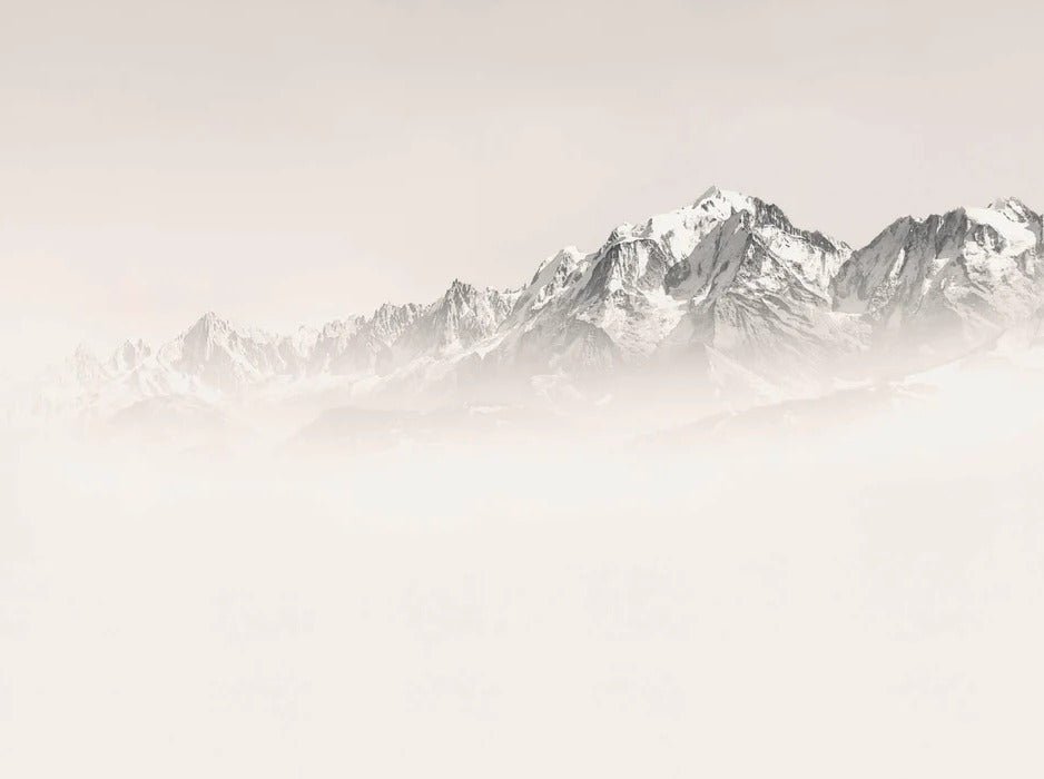 Il Monte Bianco nella nebbia seppia