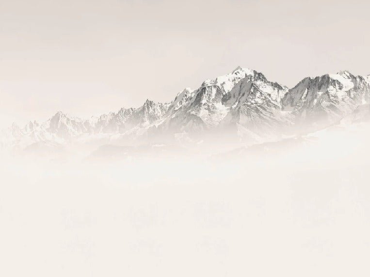 Il Monte Bianco nella nebbia seppia