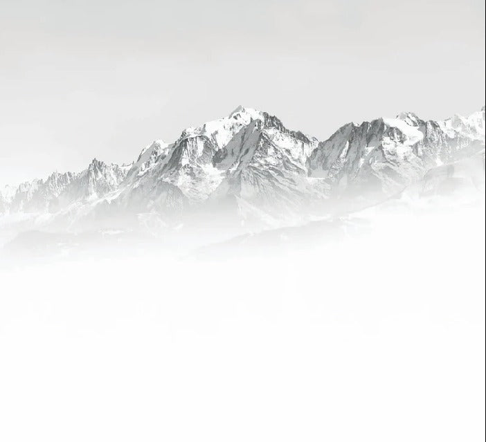 Papel pintado blanco y negro Mont Blanc en la niebla